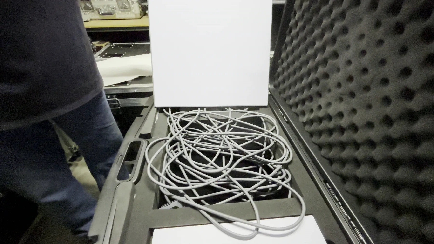 Kit Starlink de Phillias 32 : antenne satellite et routeur